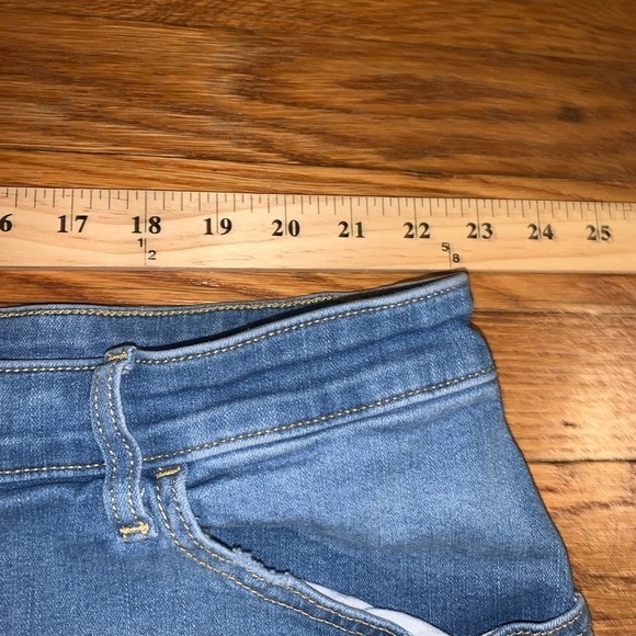 EVRI jean shorts size 24W plus size stretchy pockets light wash cuffed 3X denim - Picture 3 of 5